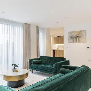 luxury-spacious-3-bed-parking-communal-gardens.brighton-hotels-england.com/